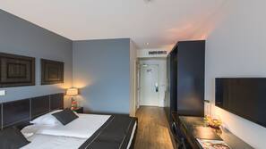 Minibar, in-room safe, individually furnished, desk