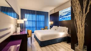 Ropa de cama de alta calidad, edredones de plumas, minibar y caja fuerte