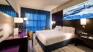Ropa de cama de alta calidad, edredones de plumas, minibar y caja fuerte
