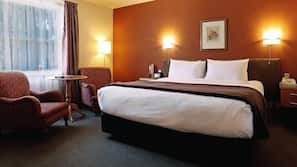 Iron/ironing board, free WiFi, linens