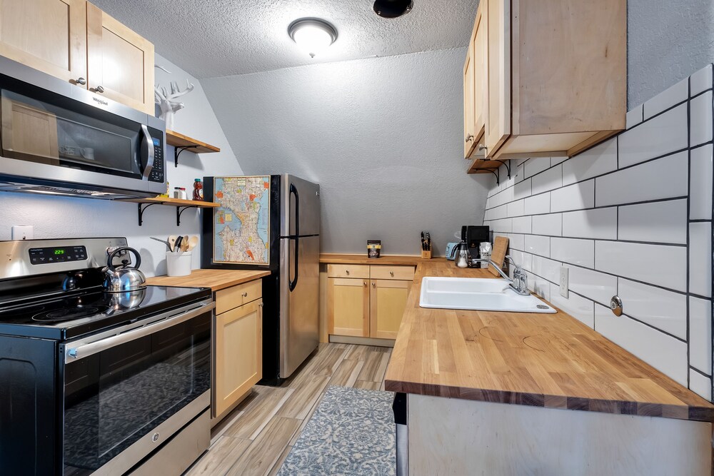 Private kitchen, College Inn Hotel