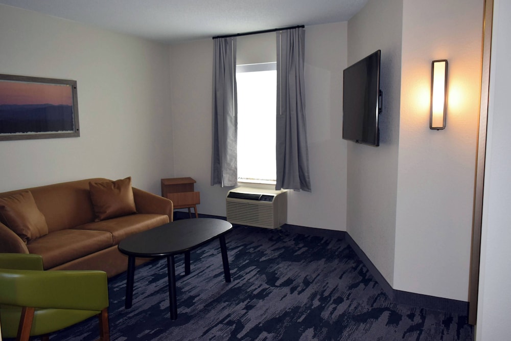 Fairfield Inn and Suites by Marriott Youngstown Austintown