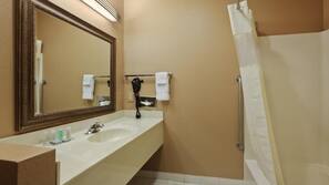 Combined shower/bathtub, hair dryer, towels