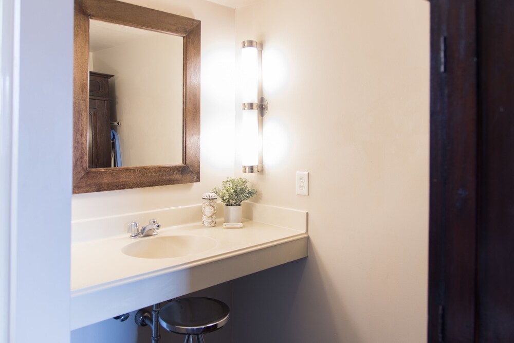 Bathroom sink, Vineyard Court Designer Suites Hotel