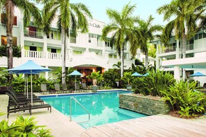 3 outdoor pools, sun loungers