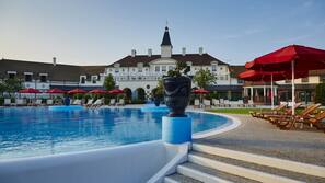 Indoor pool, seasonal outdoor pool, pool loungers