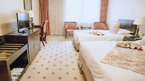 Minibar, in-room safe, individually decorated, individually furnished