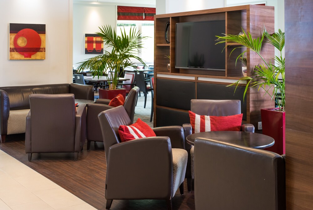 Lounge, Holiday Inn Express London - Dartford, an IHG Hotel