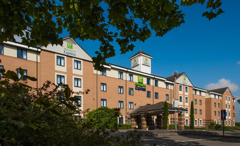 Exterior, Holiday Inn Express London - Dartford, an IHG Hotel