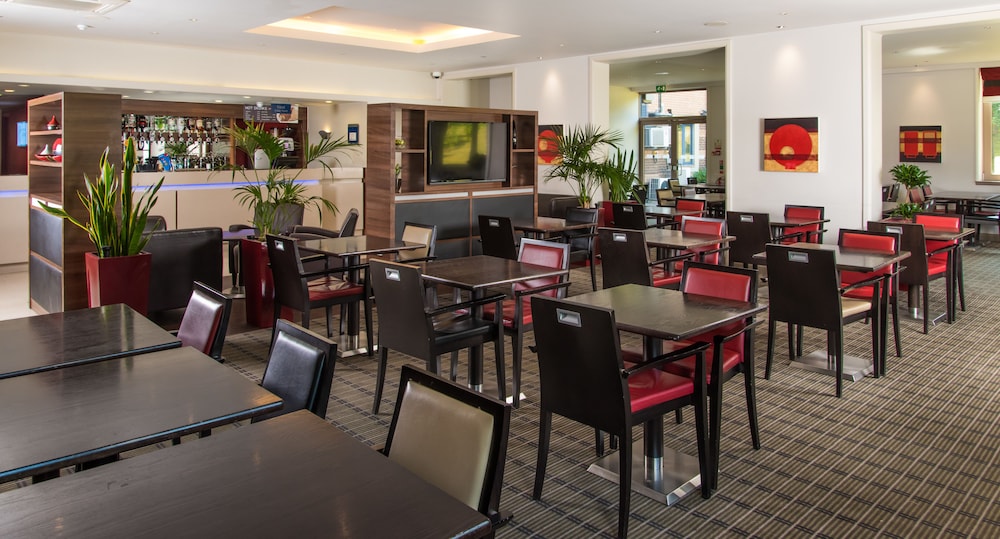 Restaurant, Holiday Inn Express London - Dartford, an IHG Hotel