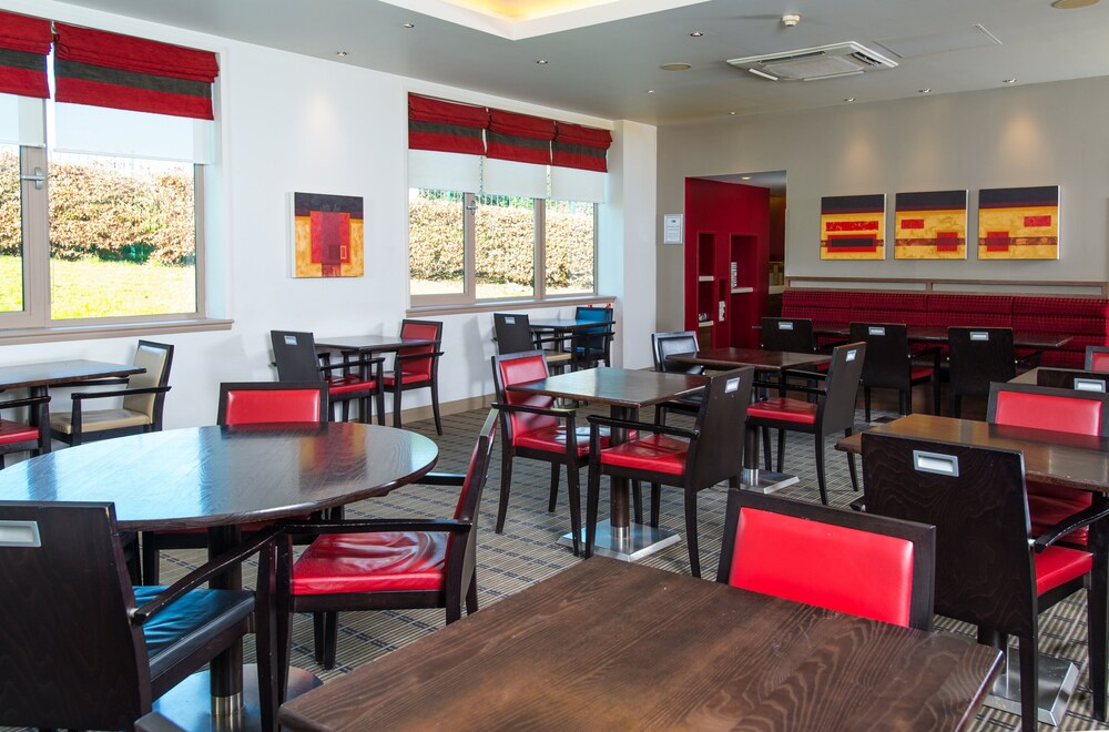 Restaurant, Holiday Inn Express London - Dartford, an IHG Hotel