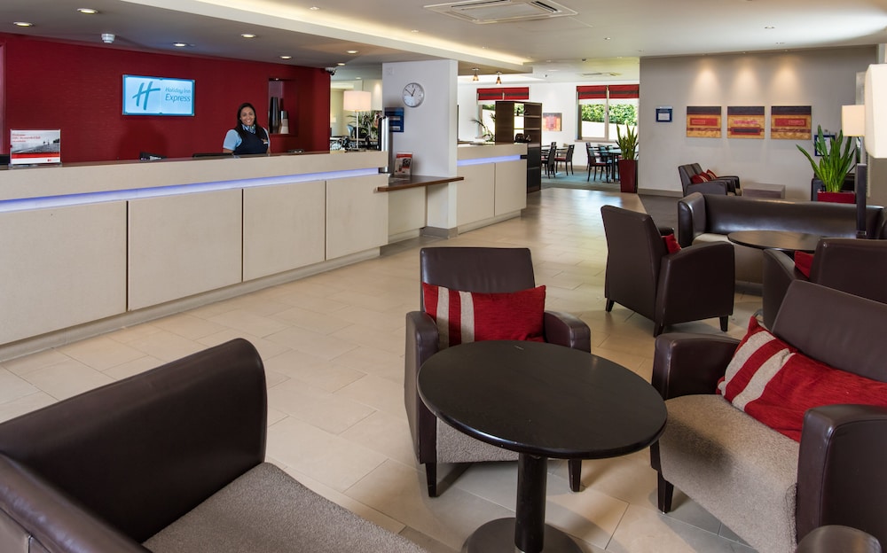 Lobby lounge, Holiday Inn Express London - Dartford, an IHG Hotel