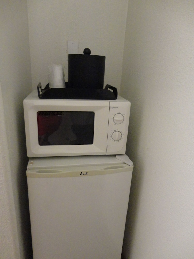 Mini-refrigerator, Motel 6 Monterey Downtown