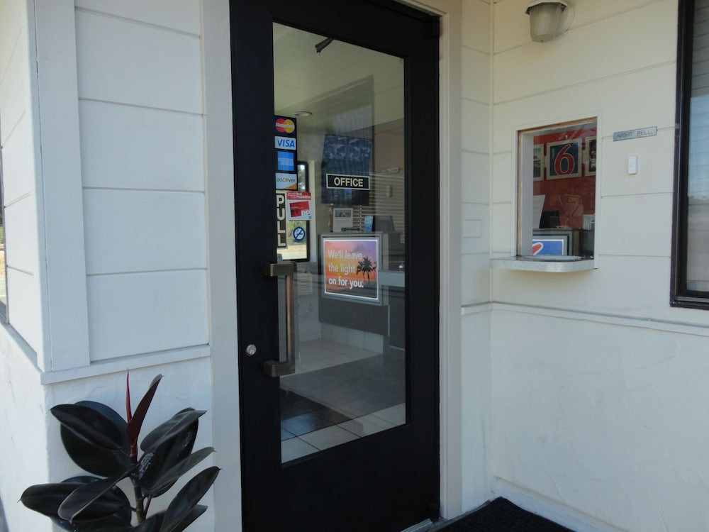 Lobby, Motel 6 Monterey Downtown