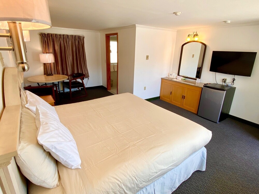 Aparcamiento Picture Of Americas Best Value Inn Suites Of Cape Cod Hyannis Tripadvisor