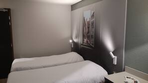 Coffre-forts dans les chambres, bureau, Wi-Fi gratuit, draps fournis