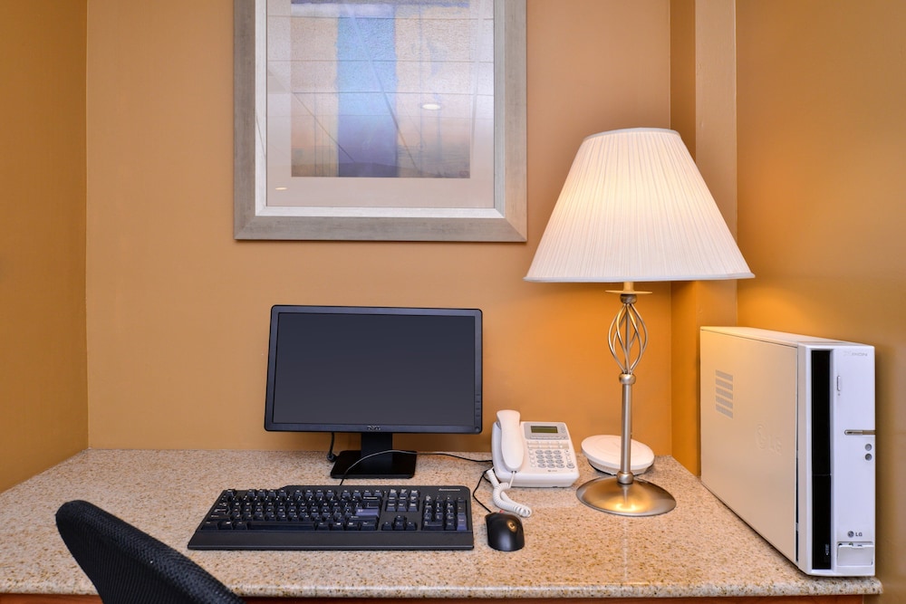 Business center, Red Roof Inn Sandusky - Milan