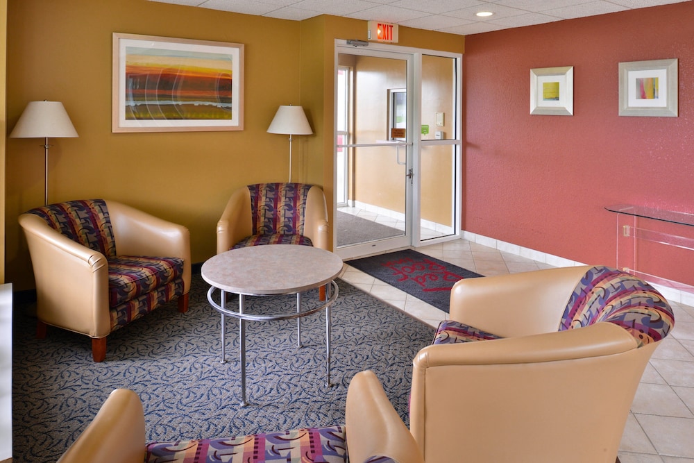 Lobby, Red Roof Inn Sandusky - Milan