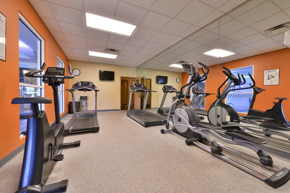 Fitness facility, Comfort Inn & Suites Fayetteville - University Area