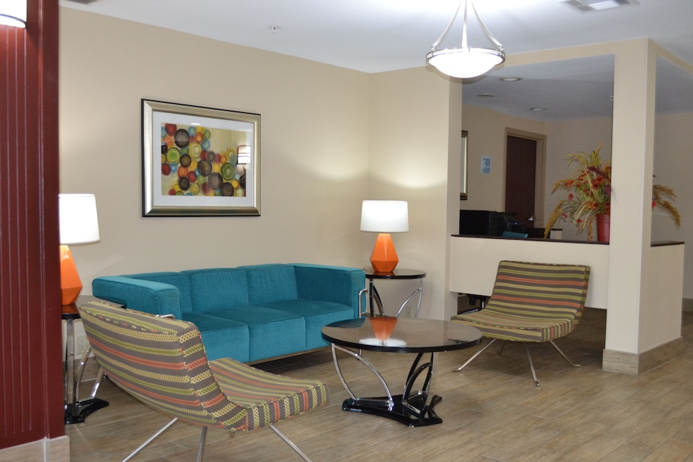 Holiday Inn Express Hotel & Suites Gainesville, an IHG Hotel