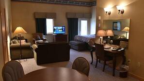 Iron/ironing board, rollaway beds, free WiFi