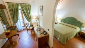 Minibar, una cassaforte in camera, una scrivania, tende oscuranti