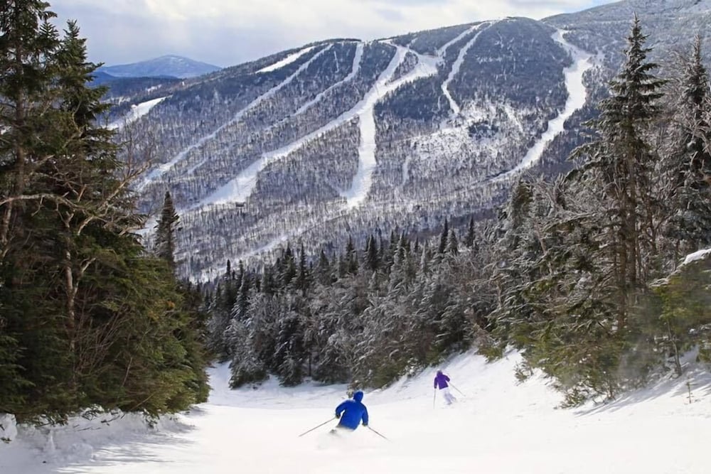 Skiing, Commodores Inn