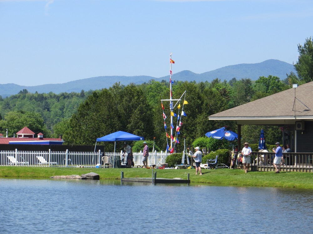 Lake, Commodores Inn