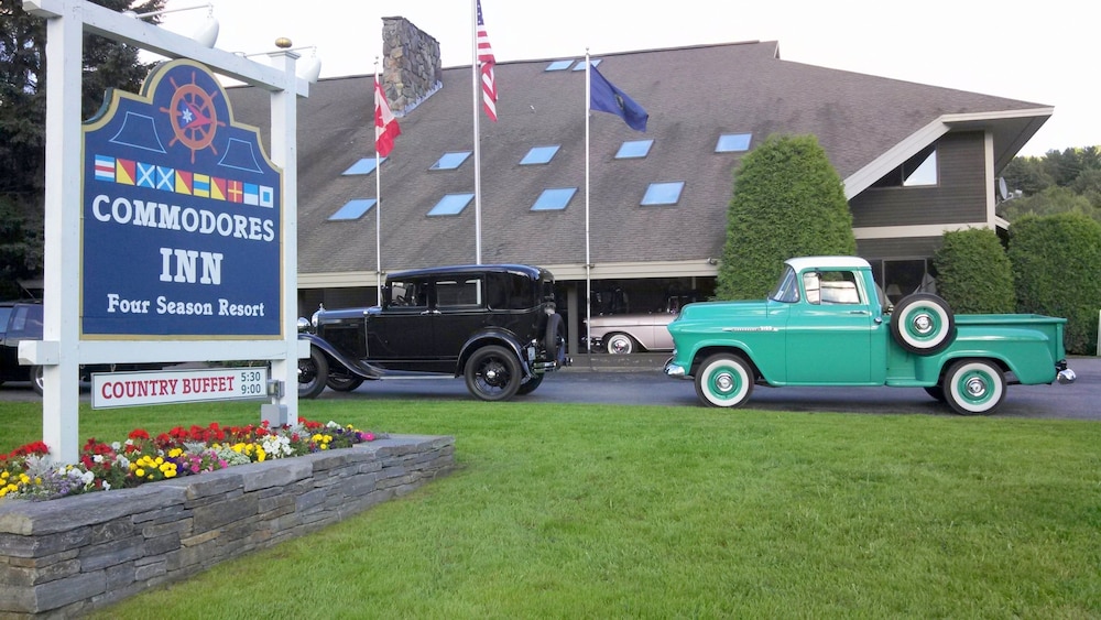 Property entrance, Commodores Inn