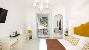 Egyptian cotton sheets, premium bedding, minibar, in-room safe
