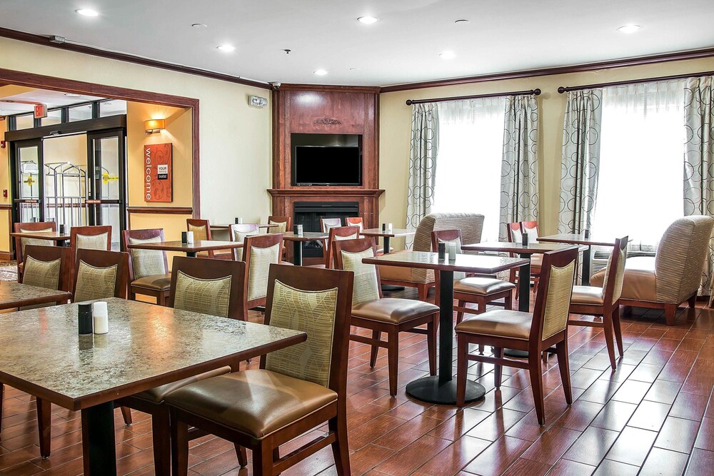 Breakfast area, Comfort Inn & Suites University South