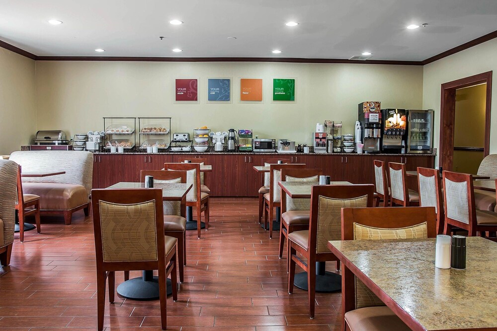 Breakfast area, Comfort Inn & Suites University South