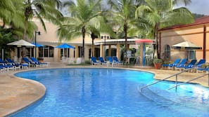 Outdoor pool, pool umbrellas, sun loungers