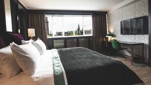 Minibar, in-room safe, desk, iron/ironing board