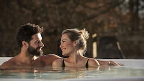 Outdoor spa bath
