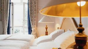 Allergikerbettwaren, Minibar, Zimmersafe, Schreibtisch