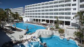 5 piscinas al aire libre, sombrillas, tumbonas