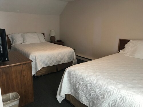 Traverse City Pet Friendly Hotels From 41 Traverse Bay Inn
