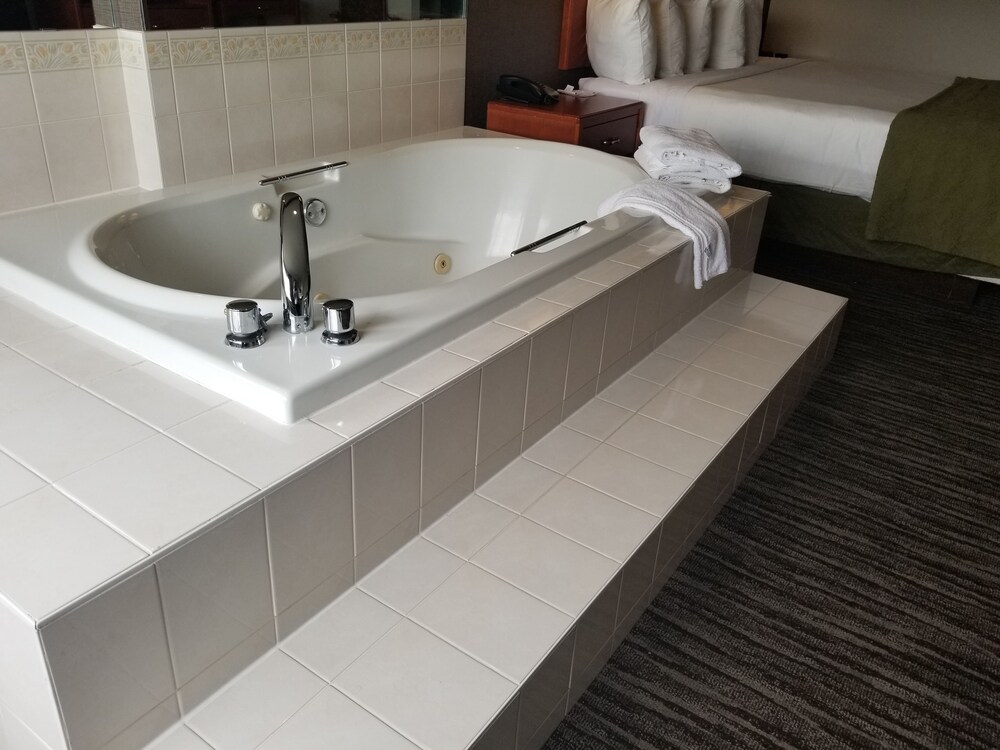 Kamloops Hotel Jacuzzi In Room Kamloops Hotel Jacuzzi In Room
