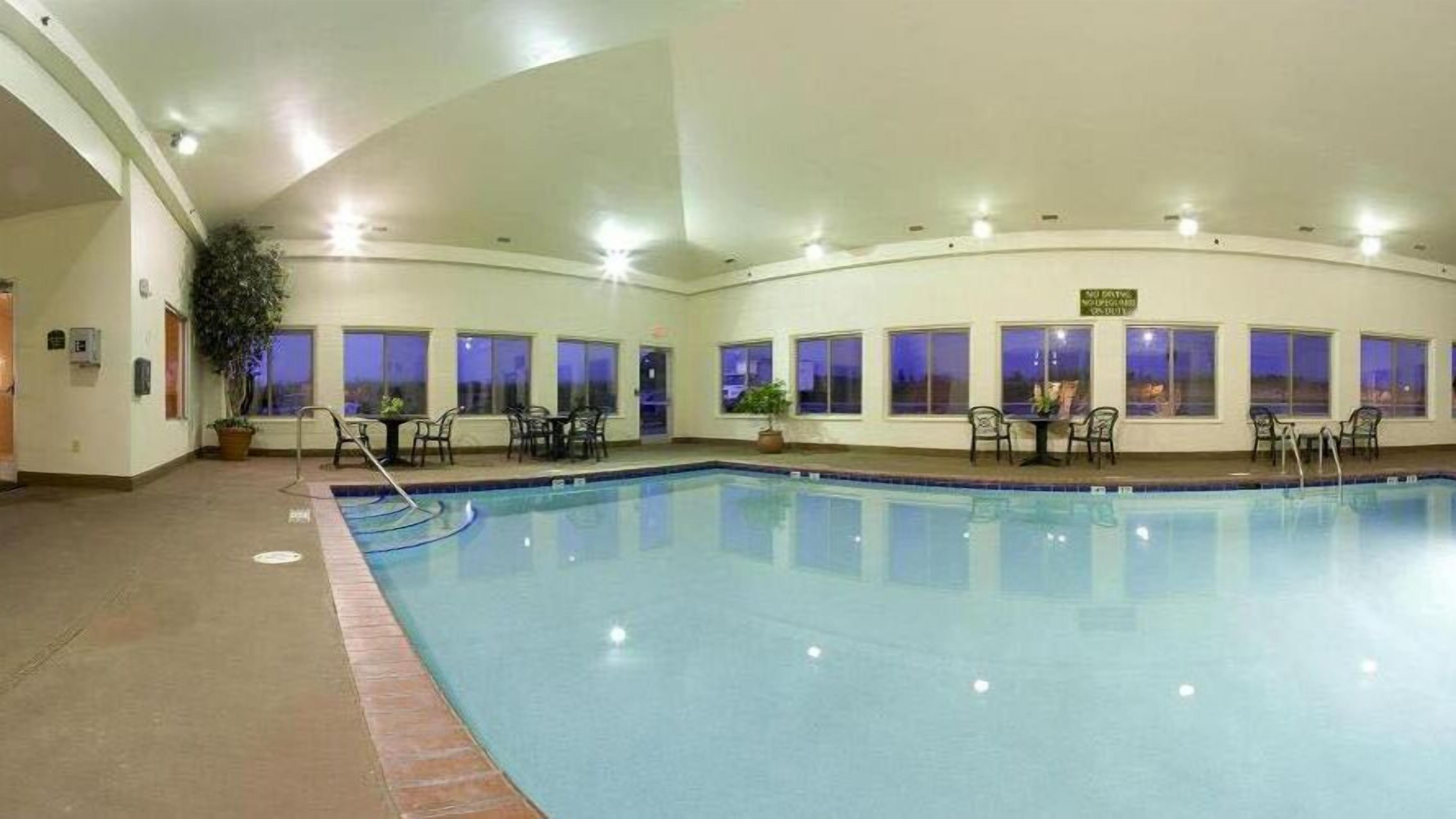 Holiday Inn Express Athens In Athens Tn Expedia