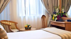 Minibar, in-room safe, desk, iron/ironing board