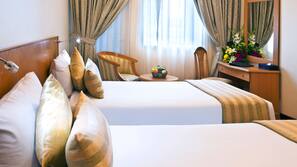 Minibar, in-room safe, desk, iron/ironing board