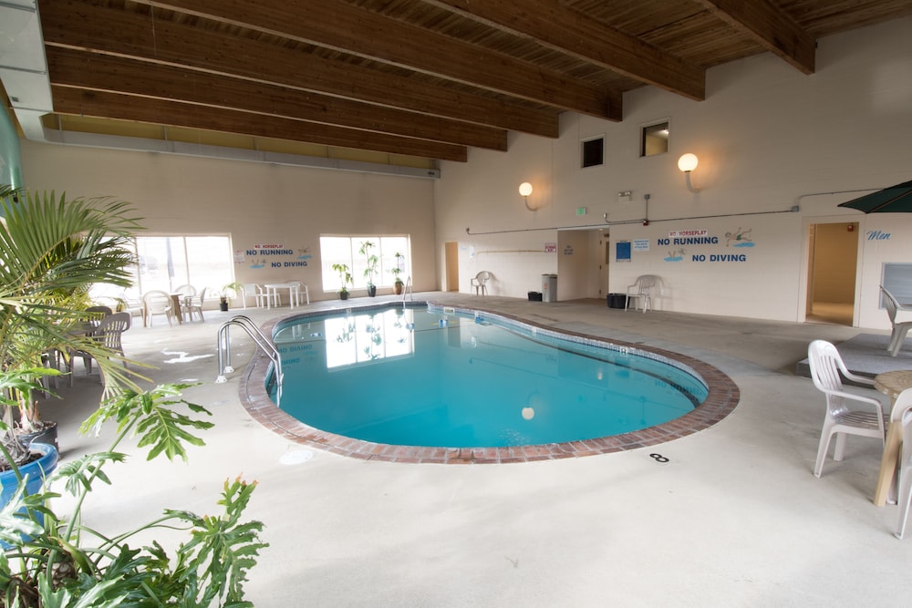 Indoor pool, Western Inn