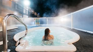 Outdoor spa bath