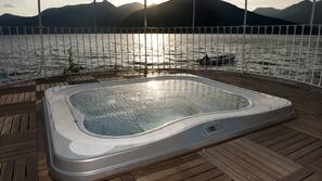 Bain à remous extérieur