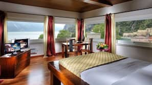 Minibar, coffre-forts dans les chambres, bureau