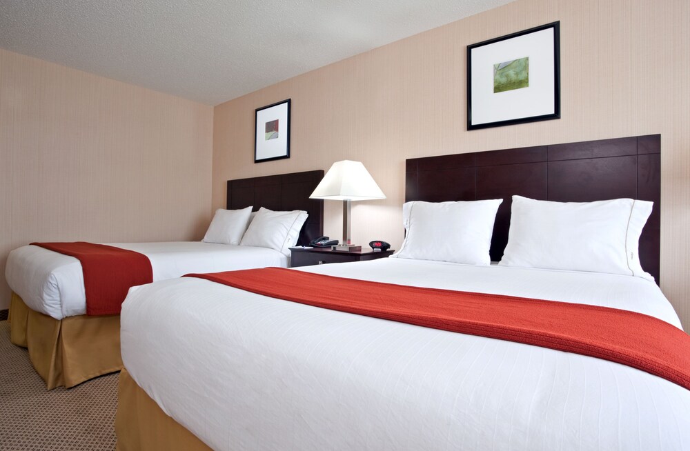 Holiday Inn Express Hotels and Suites Dayton North Tipp City, an IHG Hotel