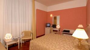 Hypo-allergenic bedding, in-room safe, desk, laptop workspace