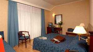Hypo-allergenic bedding, in-room safe, desk, laptop workspace