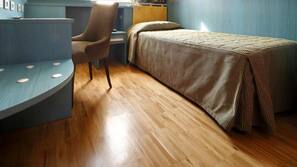 Hypo-allergenic bedding, in-room safe, desk, laptop workspace